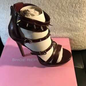 WOMAN FIERCE LOOKING BROWNISH WINE COLOR HIGH HEEL